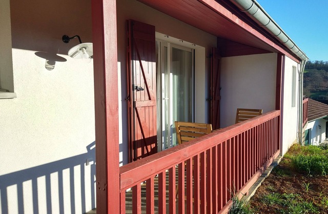 2 pers-Studio Conchita - view of the Pyrenees, 7km from Saint-Jean-Pied-de-Port.