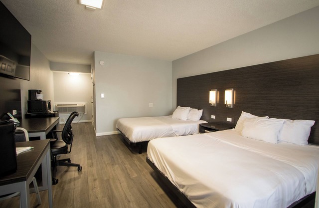 2 Queen Accessible NS Pet-Friendly
