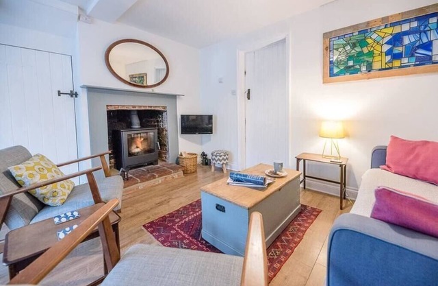 2 Riverside Cottages, Yoxford