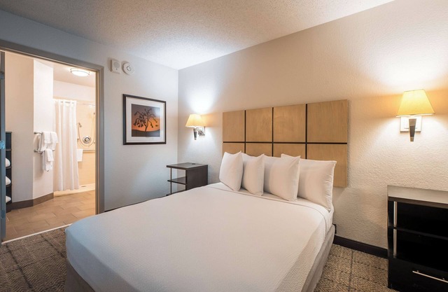 2 Spacious, Recently Renovated Suites Perfect for Extended Stay