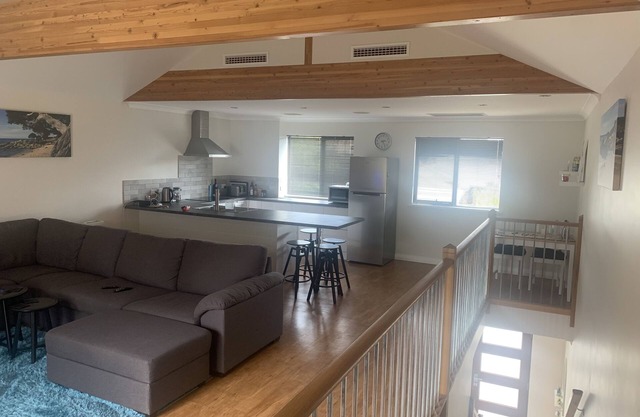 2 Storey, 1 bed accomodation close to local amenities.
