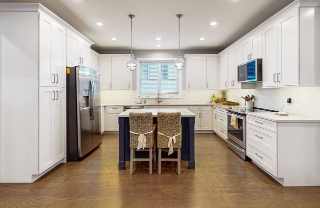 2-story home with backyard, patio, outdoor dining area & AC - dog-friendly
