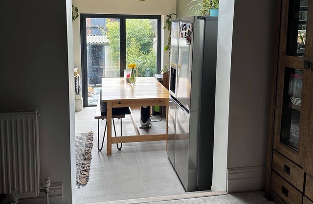 2 TRELAWNEY PARK, pet friendly, character holiday cottage in Bristol