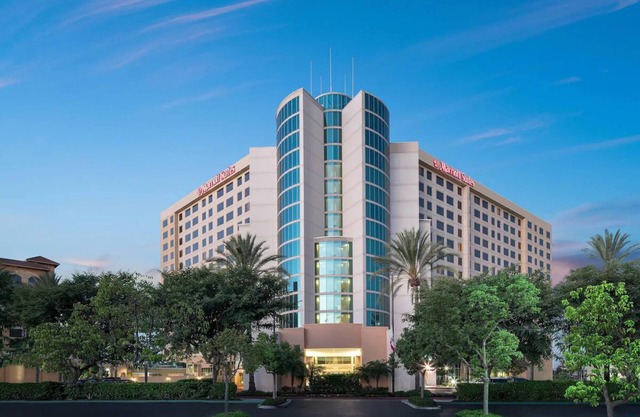 2 Units - Resort-Style Stay Near Disneyland, OC Beaches & Anaheim Convention