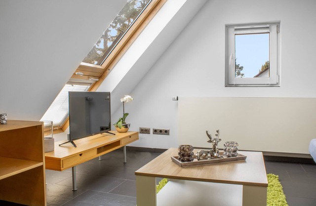 20 minutes to the city! Cozy attic studio apartment.