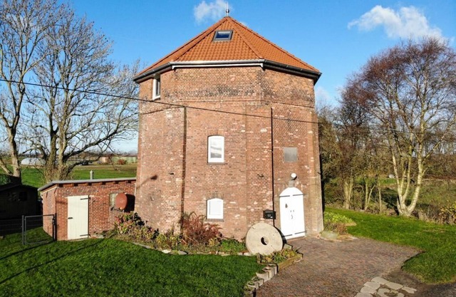 200 year old windmill as a vacation home near Greetsiel. Pet friendly!