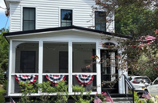 2025 updated home! 2 bed & 1.5 baths in the Village of Cazenovia!