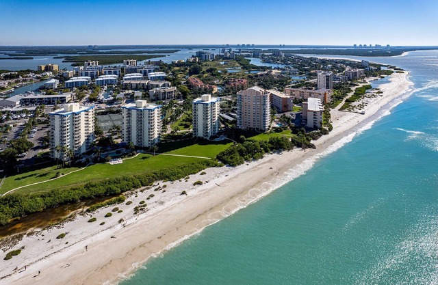 208 Beachfront Bliss: Gulf Views, Pool & Pet-Friendly