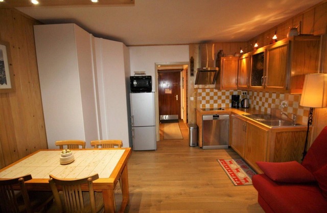 20m from resort center, Ground floor, balcony, tv, ski locker, 28m², Tignes