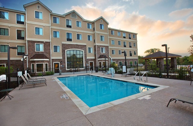 24 Hour Business Center + Heated Outdoor Pool | Close to Downtown Austin