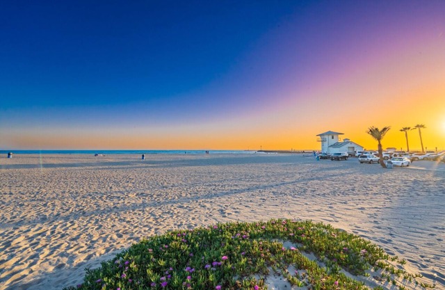 25% Off 30+ Stay! Steps To Sand, Prime Location