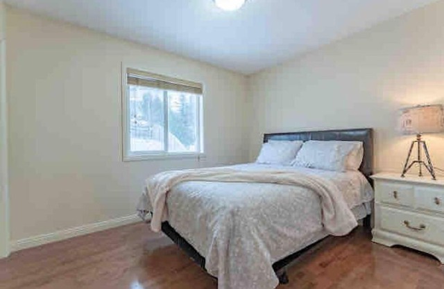 2500 sq house in Springbank Hill BL 261818