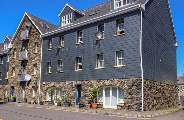 28 LONG QUAY, family friendly in Clonakilty, County Cork