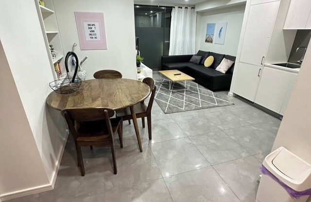 2BD Apt with Large Courtyard near The Star Casino