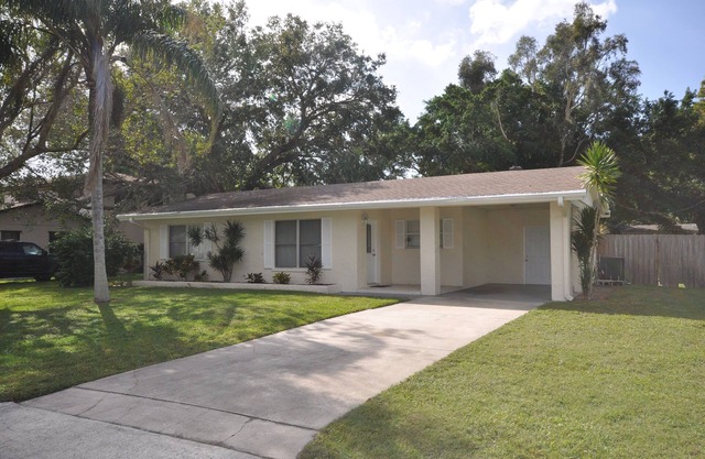 2BR/2BA House. Minutes from siesta key beach