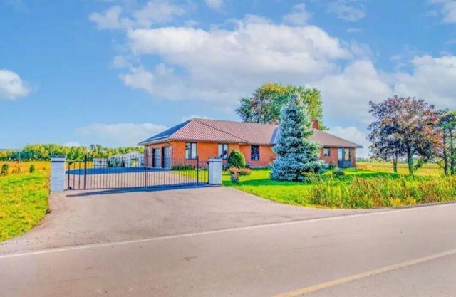 2BR Basement Apt in Newmarket