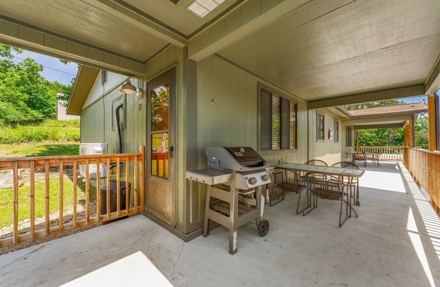 2BR Duplex Cabin w/Community Pool + Boat dock