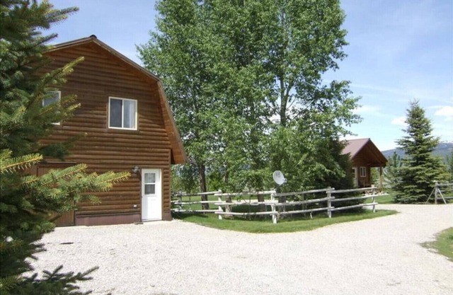 2BR Pet Friendly Darby Barn