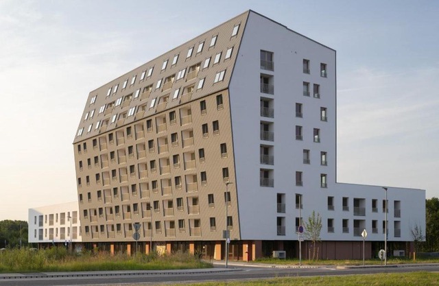 2x2x2 apartment - nový 2 izbový apartmán, 2-minúty od letiska, 2- garáže