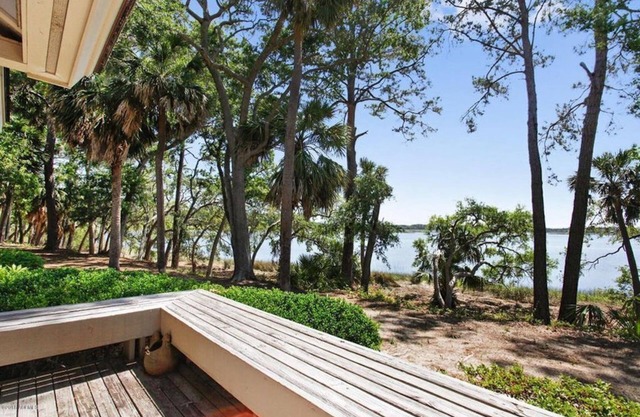 3 Bdrm 2 Bath Waterfront Villa on Dataw with Dock, Bikes, Pool and Beach Pass!