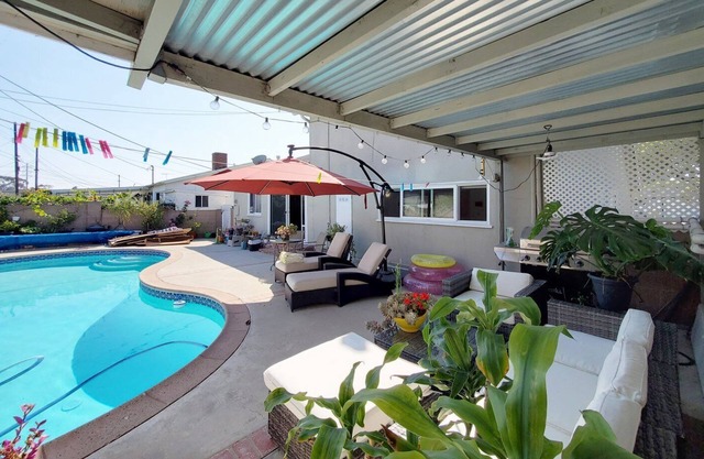 3 Bed/2 Bath-Dogs OK-Pool-15 min to Hermosa Beach & DTLA.