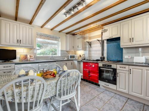 3 Bed in Padstow TREBA