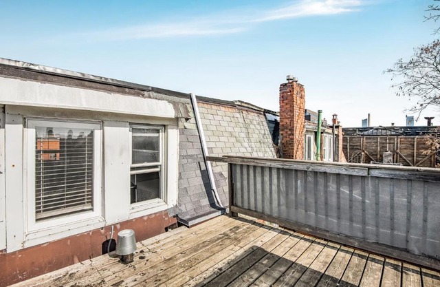 3 bed+TTC+Trinity Bellwoods+Kensington+Work desk
