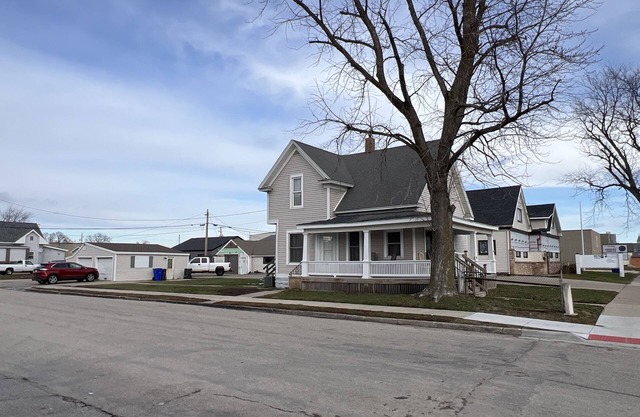 3 Bedroom, 2 Bath Just 9 Blocks from Downtown!