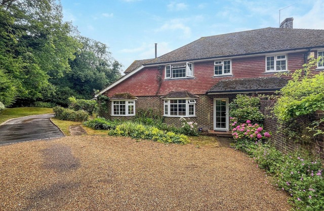 3 bedroom accommodation in Haywards Heath