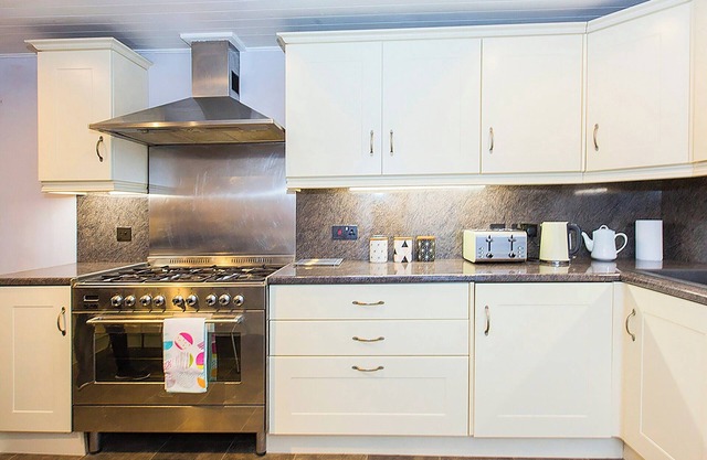 3 bedroom accommodation in Neyland, near Pembroke