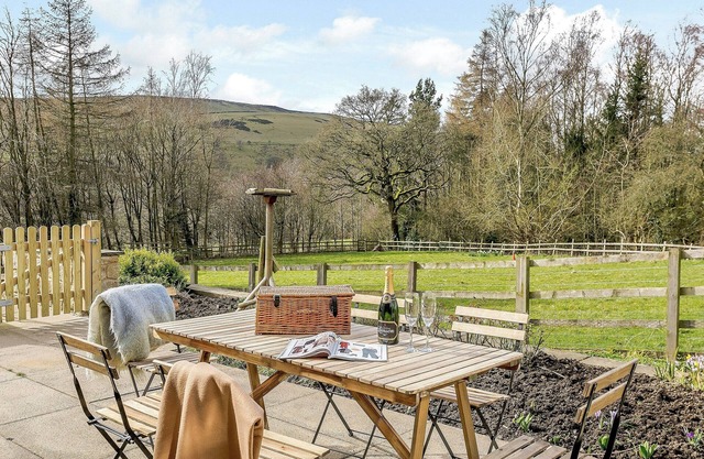 3 bedroom accommodation in Hathersage