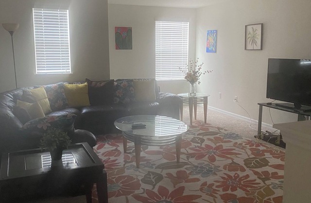 3-bedroom home located upstairs of my house in enjoyable Riverview with WiFi, AC