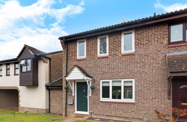 3 Bedroom House in Bracknell with garden
