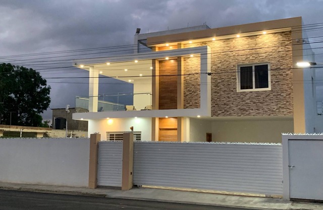 3-bedroom house in Cotui with AC and fan