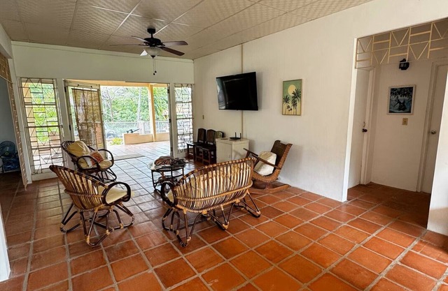 3-bedroom house in terrific Coronado Beach with WiFi, AC, BBQ area