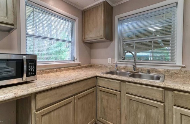 3 BR/1 Bath Fully Furnished House in Central Jax - Long Term Welcome