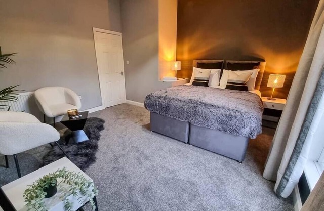3 BR Home Close to MCR City Centre