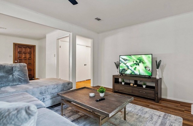 3 BR Spacious and Stylish Home