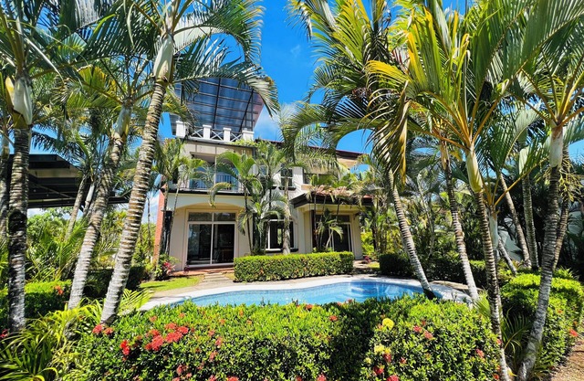 3-BR Villa, 5 min to Beach, AC, WiFi, Private Pool & Rancho, Esterillos Este