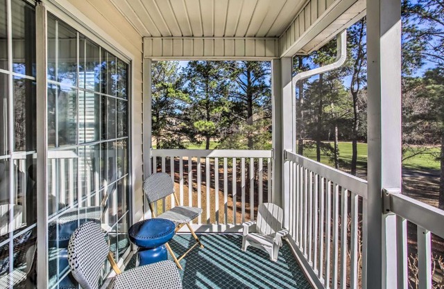 3 Community Pools Golf Course Condo in Longs