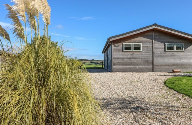 3 HORIZON VIEW, pet friendly, luxury holiday cottage in Dobwalls