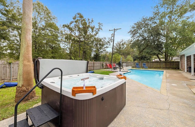 3 Kings, Pool house Suite, Hot Tub, & Game Room
