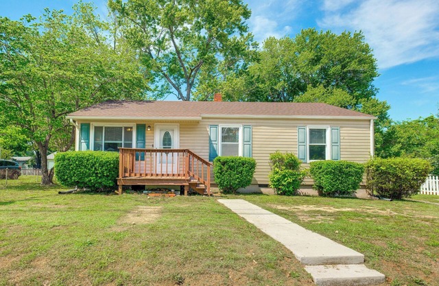 3 Mi to Historic Dtwn: Hopewell Home w/Yard