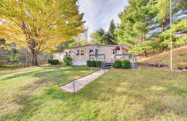 3 Mi to Lake Michigan: Pet-Friendly Home!