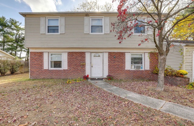 3 Mi to Mill Creek Park: Willingboro Home w/Grill