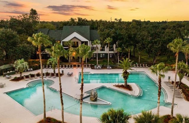 3 MI to USF! Pool! GYM & Pet Friendly!