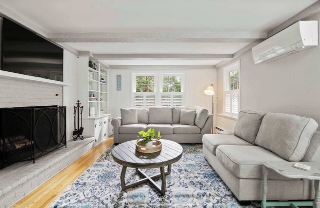 3 Min to Mayflower Beach, Dog Friendly!