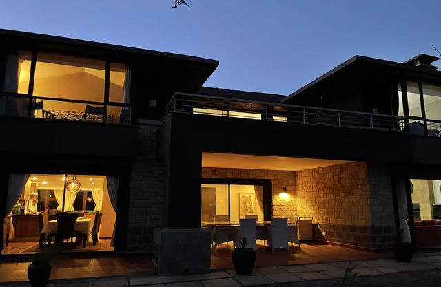 3 mins from Olpejeta Conservancy with stunning Mt. Kenya Views - 4 BR Villa