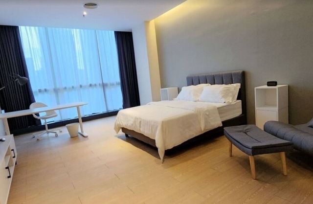3 minutes to Kerinchi Station! Contemporary Studio near Mid Valley
