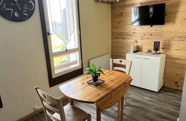 3-person studio at the foot of the slopes